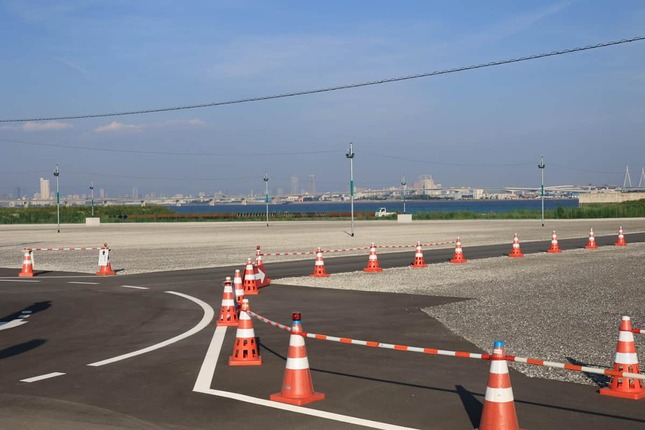 休日にも関わらず、駐車スペースが空いたままとなっている尼崎P＆R