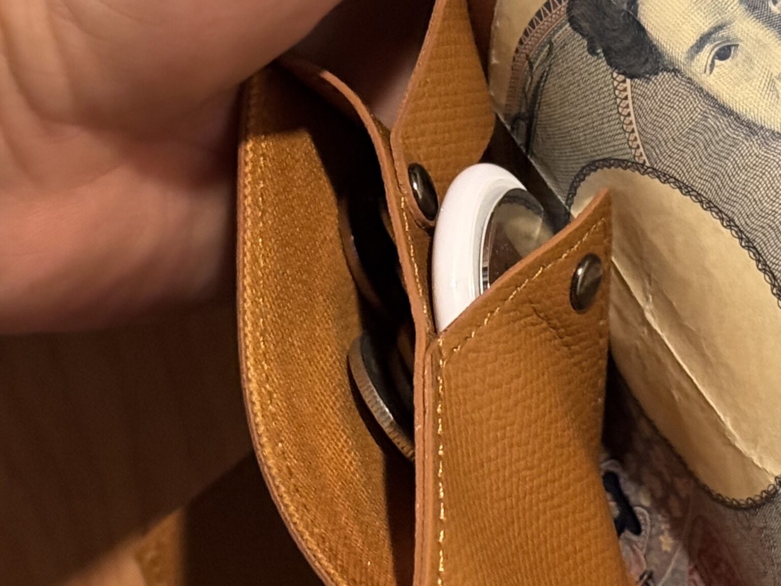 北海道旅行で体感した「AirTag」と衛星通信のありがたさ - ケータイ Watch