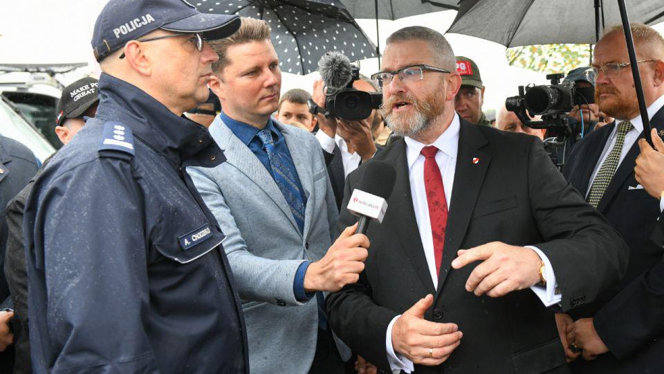 物議を醸す極右ポーランドMEPは、アウシュヴィッツガス室が「偽物」であると主張しています
