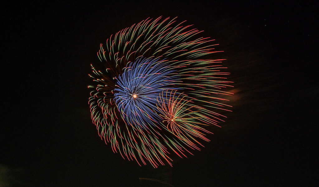 【2025】第78回塩竈みなと祭前夜祭花火大会が本日開催！八千発の花火打ち上げ | 夜景FANマガジン