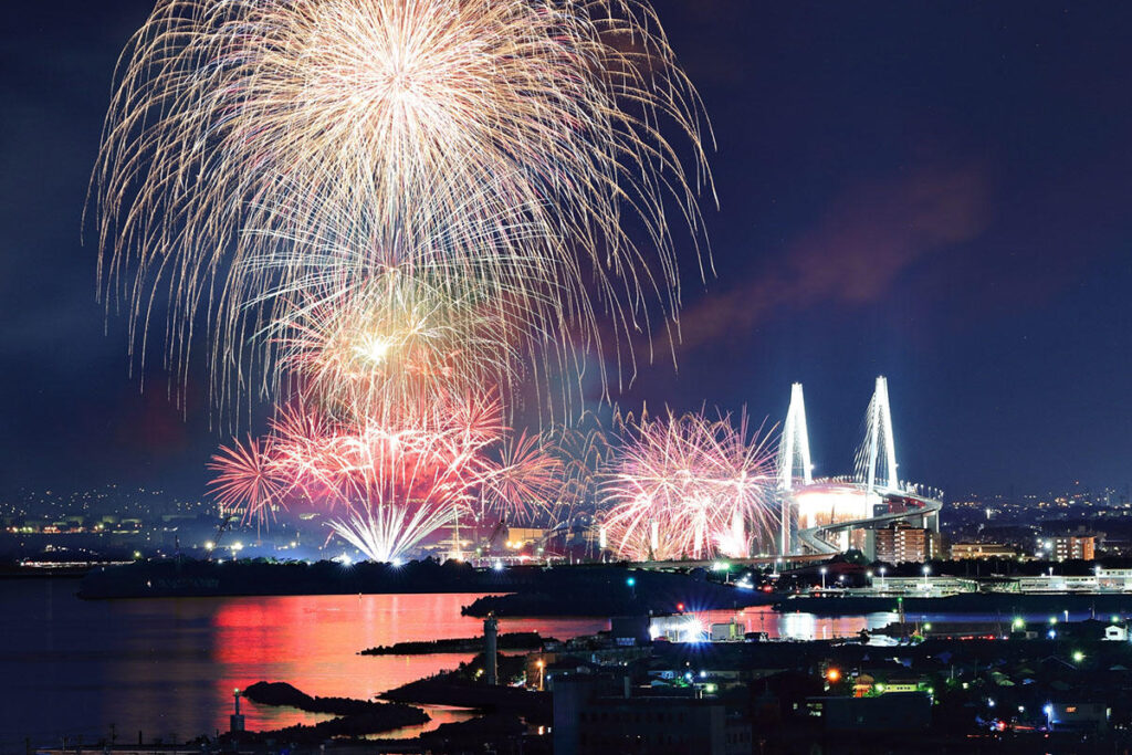 【2025】第59回富山新港花火大会が本日開催！射水の夜空に二千発の花火が打ち上がる | 夜景FANマガジン