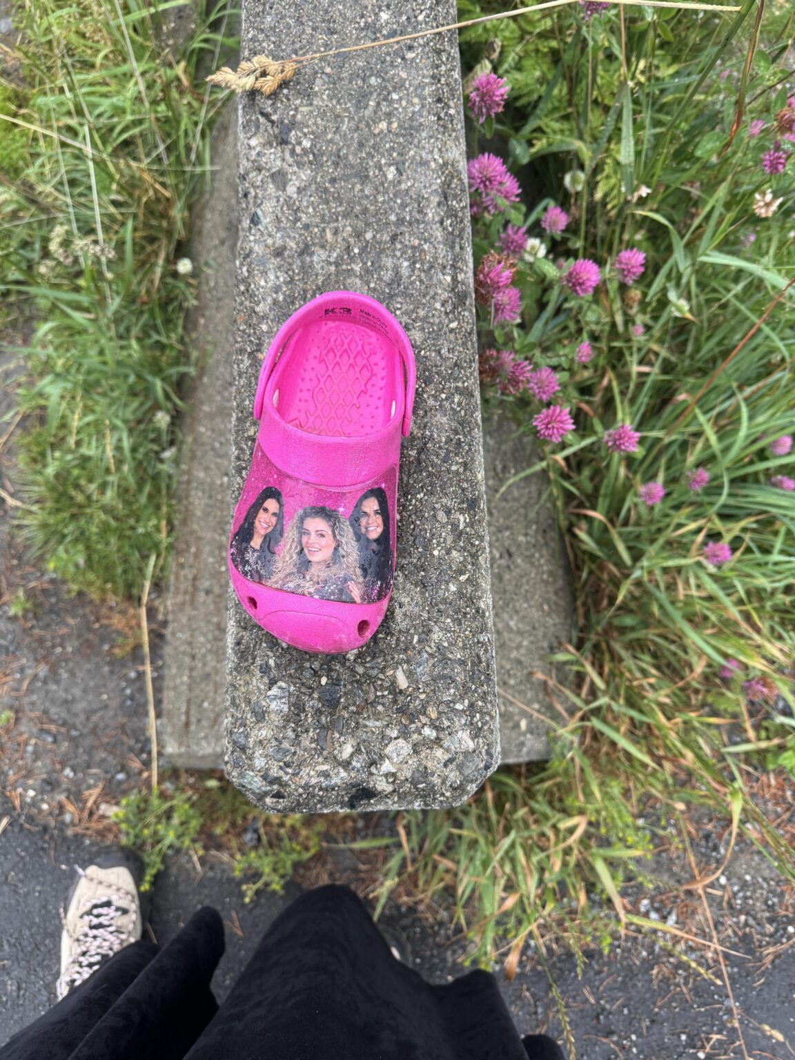 これらの女性は誰ですか？