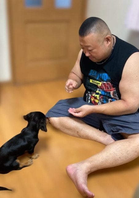 脇知弘、生後5ヶ月の子犬と初対面「お利口さんです」とデレ顔披露 | 話題の投稿 | スポーツブル (スポブル)