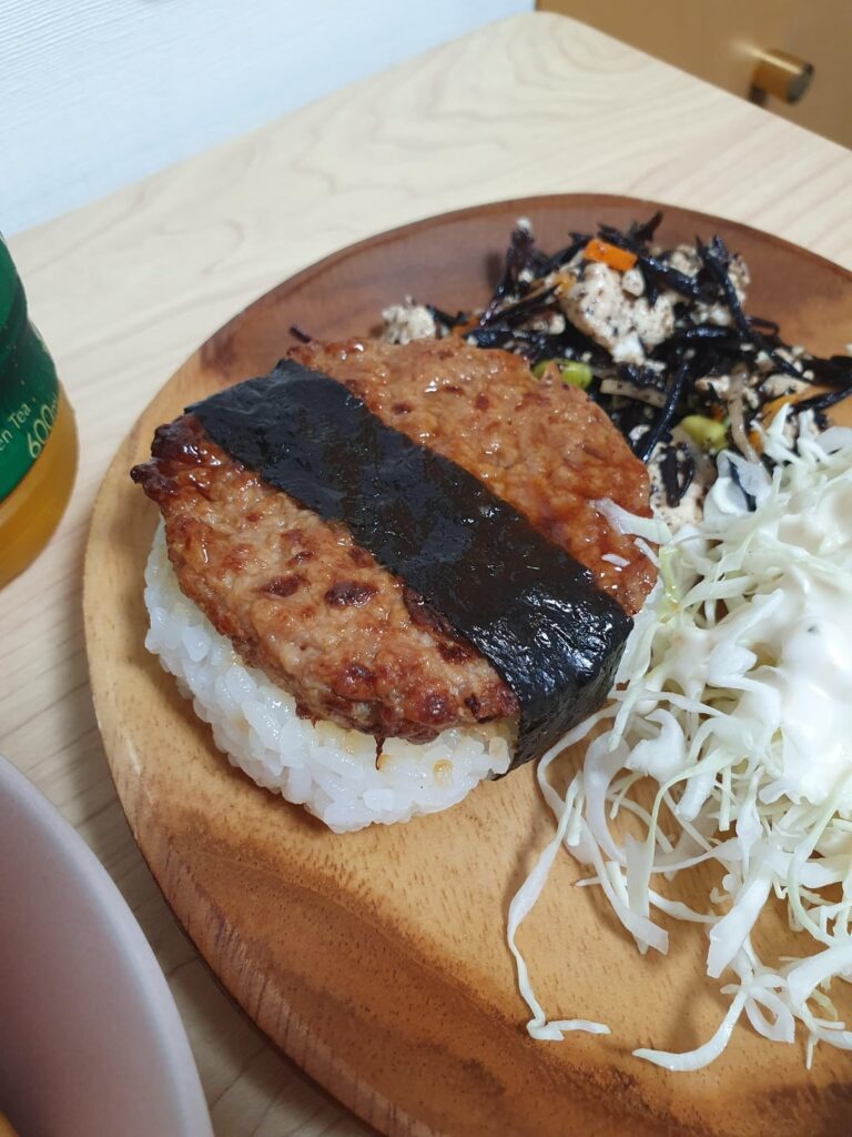 私は日本に住んでいますが、それでもミートボールを思い付くことができますか？
