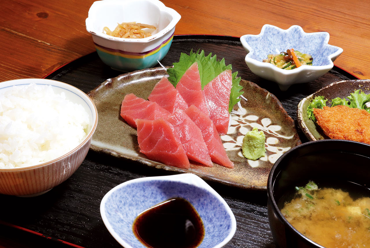 〈まぐろ料理 ほとじま〉の「本まぐろ赤身定食」
