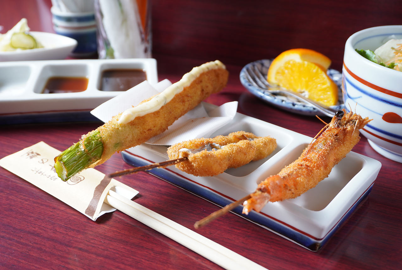 アスパラ、海老など〈串の豊〉の串揚げ３種