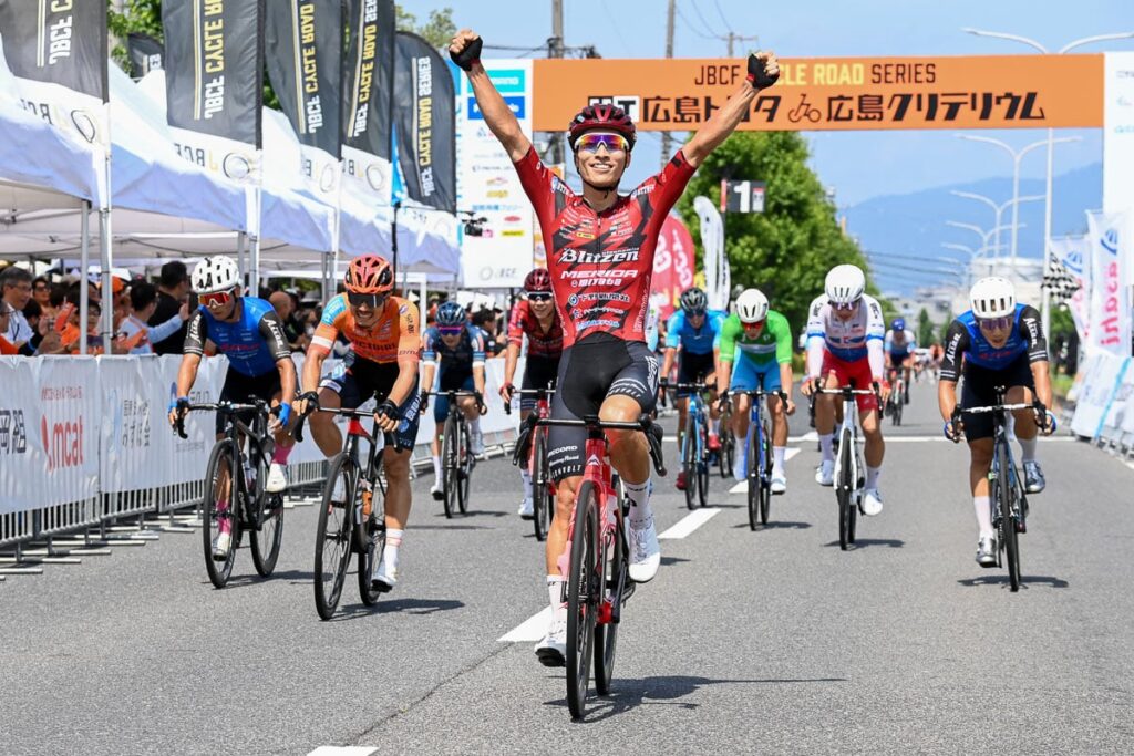 岡篤志が宇都宮のリベンジ成就　孫崎大樹がクリテリウムリーダーに - Jクリテリウムツアー2025　広島クリテリウム | cyclowired