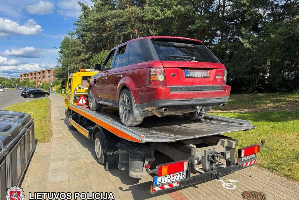 ビリニュスの街で激怒する道路イーグルスは、彼らの車を没収することができます