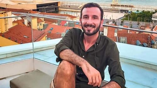 家族や友人がカパリカで行方不明の男を探している当局に助けを組織します -  +351 933 518 824にメッセージを送信するのを手伝うことができる場合