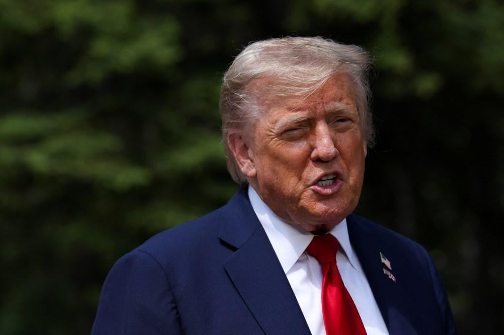 ドナルド・トランプは、ロージー・オドネルの市民権を取り消すと脅します