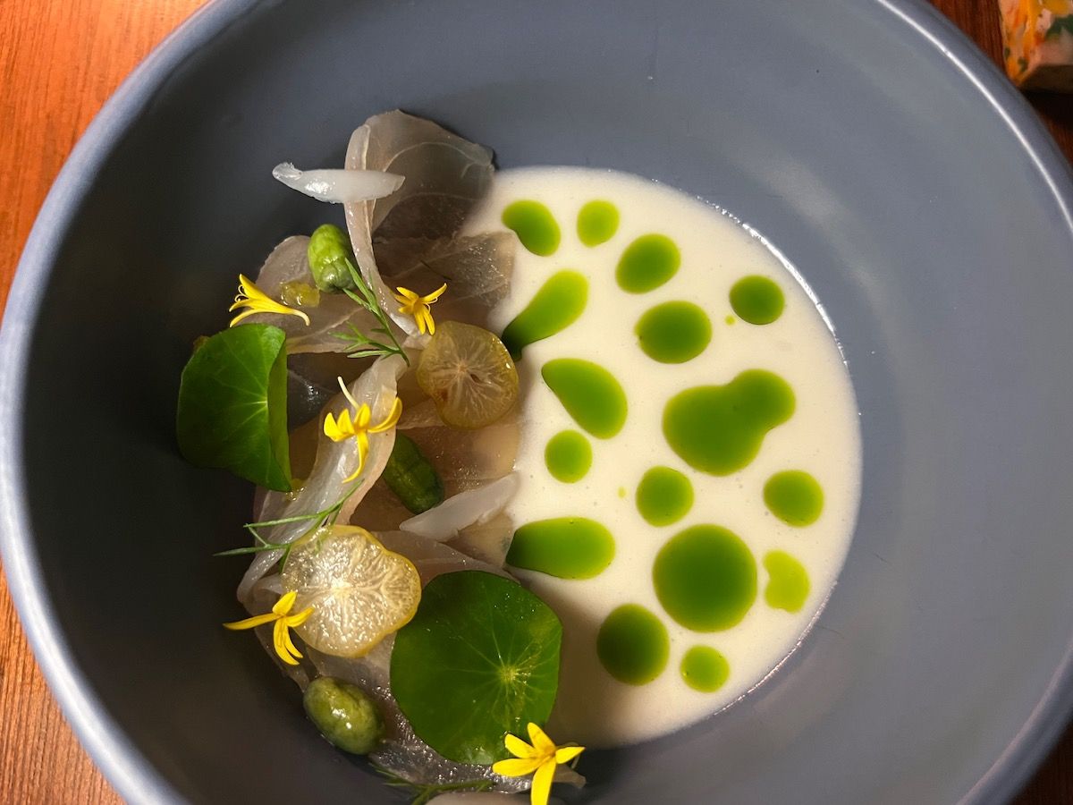 「カルパッチョ」緑の小さい豆状のものがピピーナ。