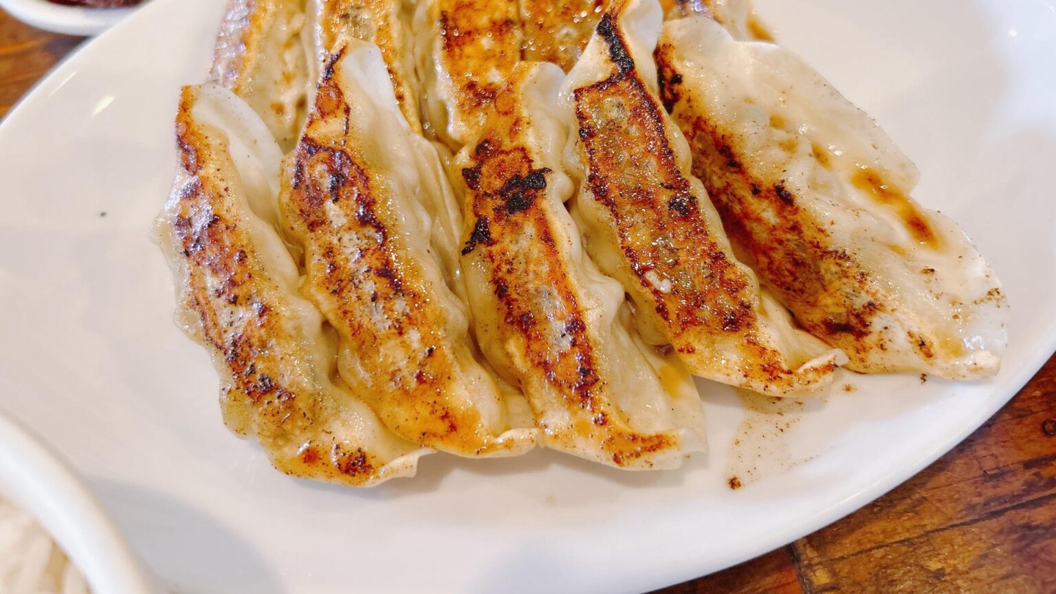 【京都市伏見区】ニンニク不使用が嬉しい！こだわり餃子と満腹ランチセット（みやこ） - エキスパート - Yahoo!ニュース