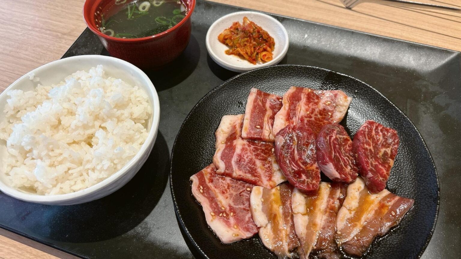 【高松市】早い・美味しい・楽しい♪レーンで届く焼肉ランチを堪能（鈴木広子） - エキスパート - Yahoo!ニュース