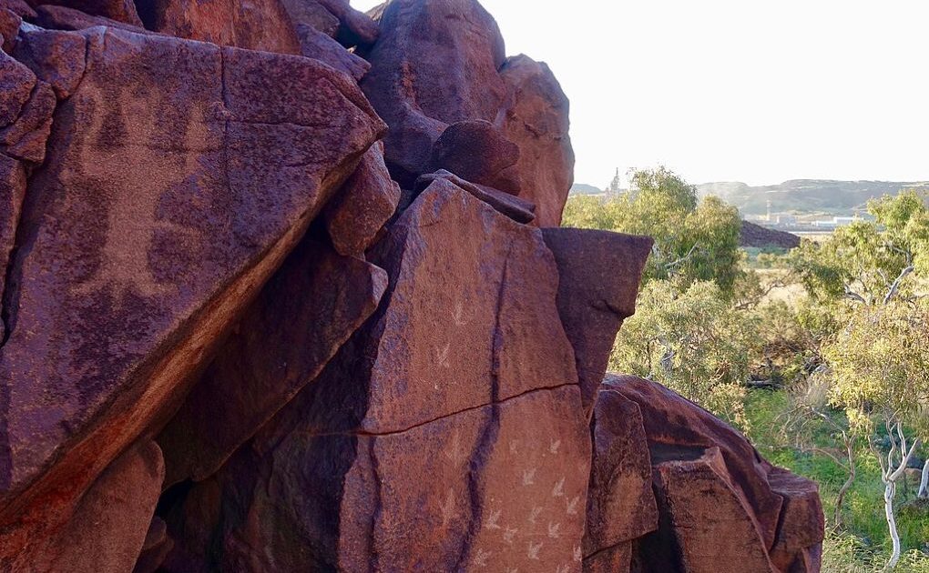 約5万年前のムルジュガの岩絵100万点が世界遺産に。イコモスは周辺のガス田による汚染に警鐘 | ARTnews JAPAN（アートニュースジャパン）