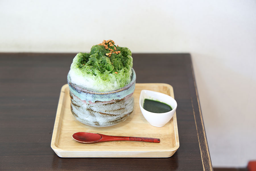 「玄米茶氷」（880円）。炒った玄米の芳ばしい香りがアクセントに