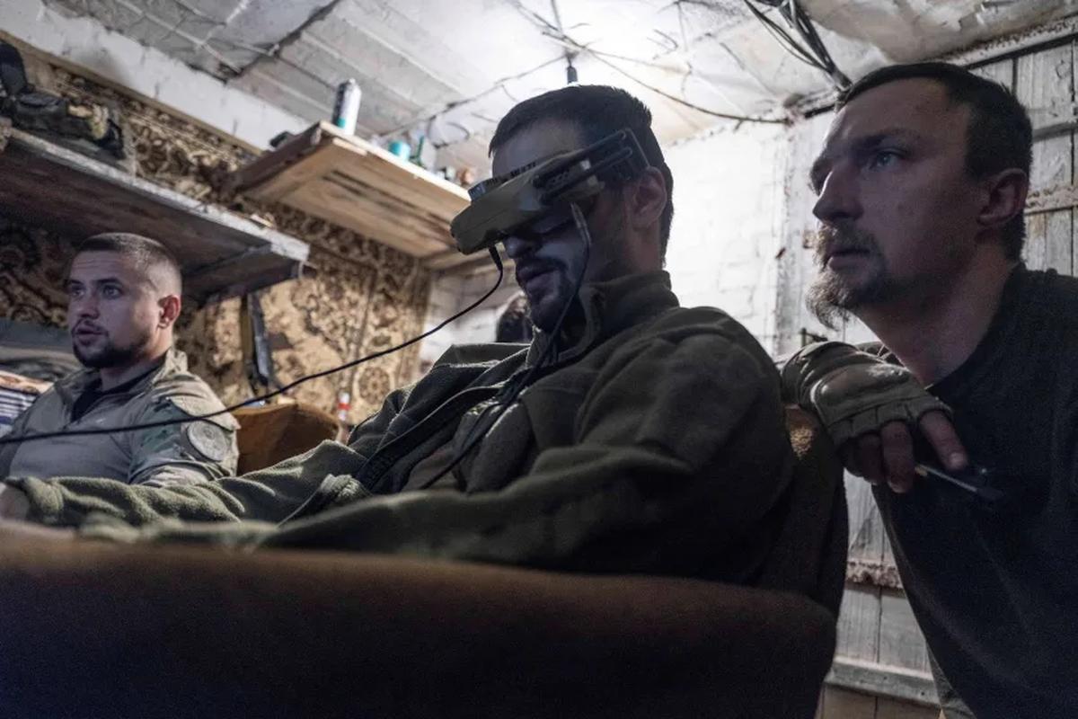 ドローンを操作するウクライナ軍の兵士＝５月/Iryna Rybakova/Press Service of the 93rd Kholodnyi Yar Separate Mechanized Brigade of the Ukrainian Armed Forces/Reuters