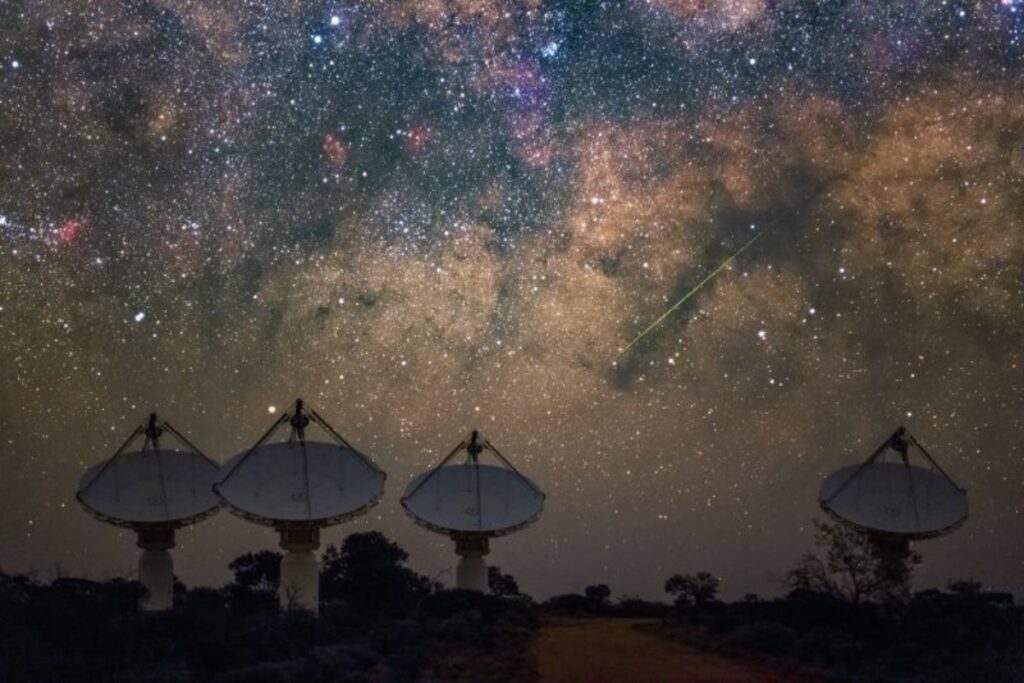 60年近く動作していなかった人工衛星から強力な電波信号、天文学者を悩ませる(1/2) – CNN.co.jp 60年近く動作していなかった人工衛星から強力な電波信号、天文学者を悩ませる(1/2) - CNN.co.jp