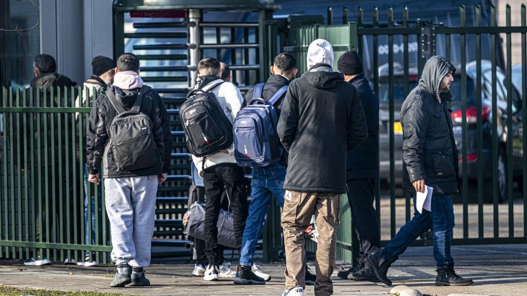亡命法に対する警察：「すべての違法な外国人の原因ではないか、犯罪者ではない」