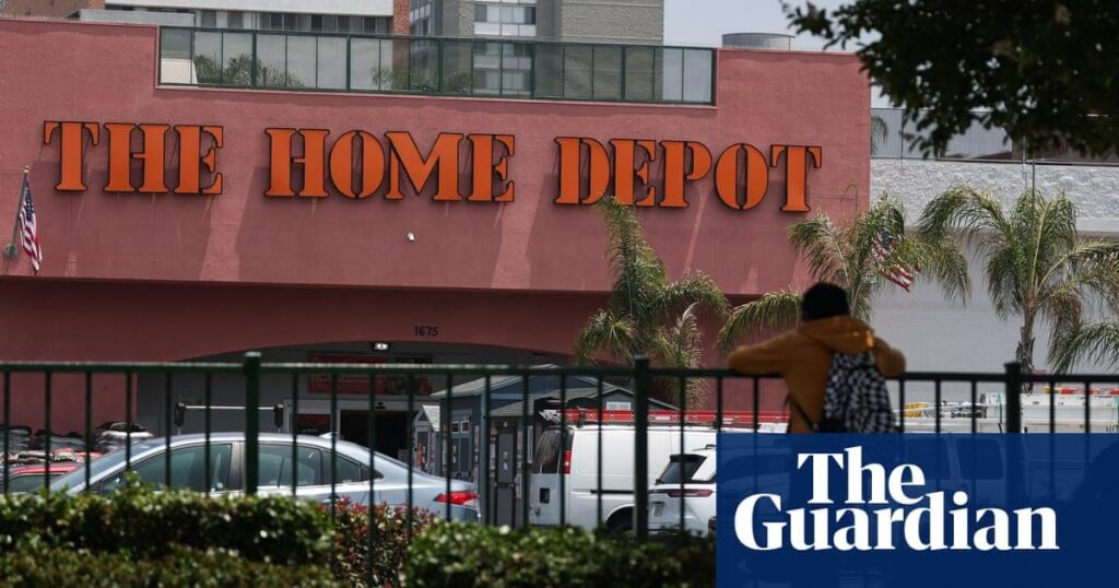 Home Depot Ice Raidの撮影中に逮捕された米国の男性は、100万ドルで政府を訴える