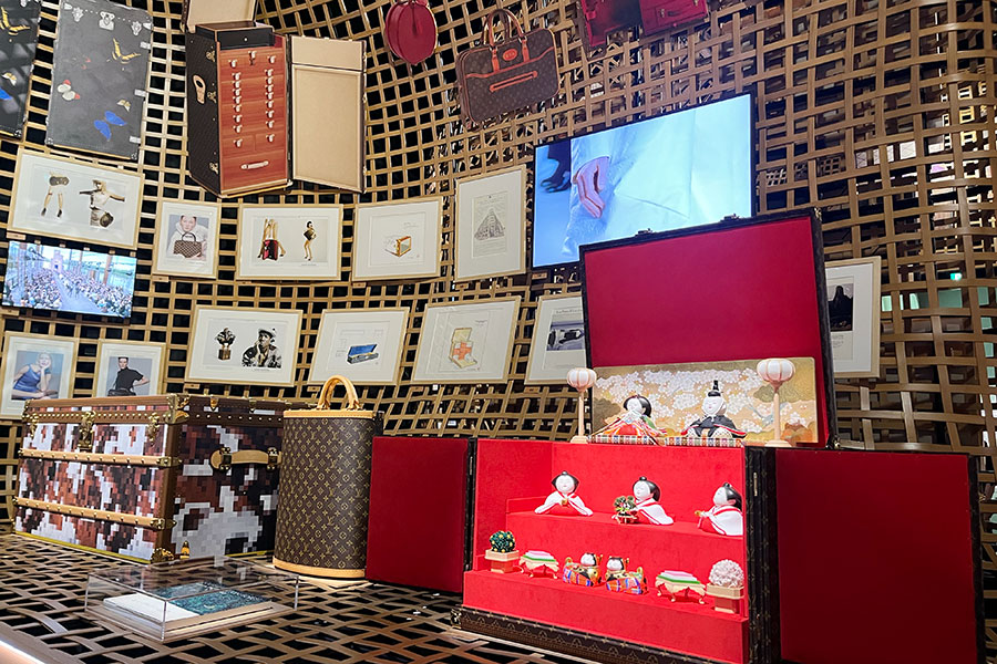 日本に関連する展示も（『ビジョナリー・ジャーニー』より、Lmaga.jp撮影）