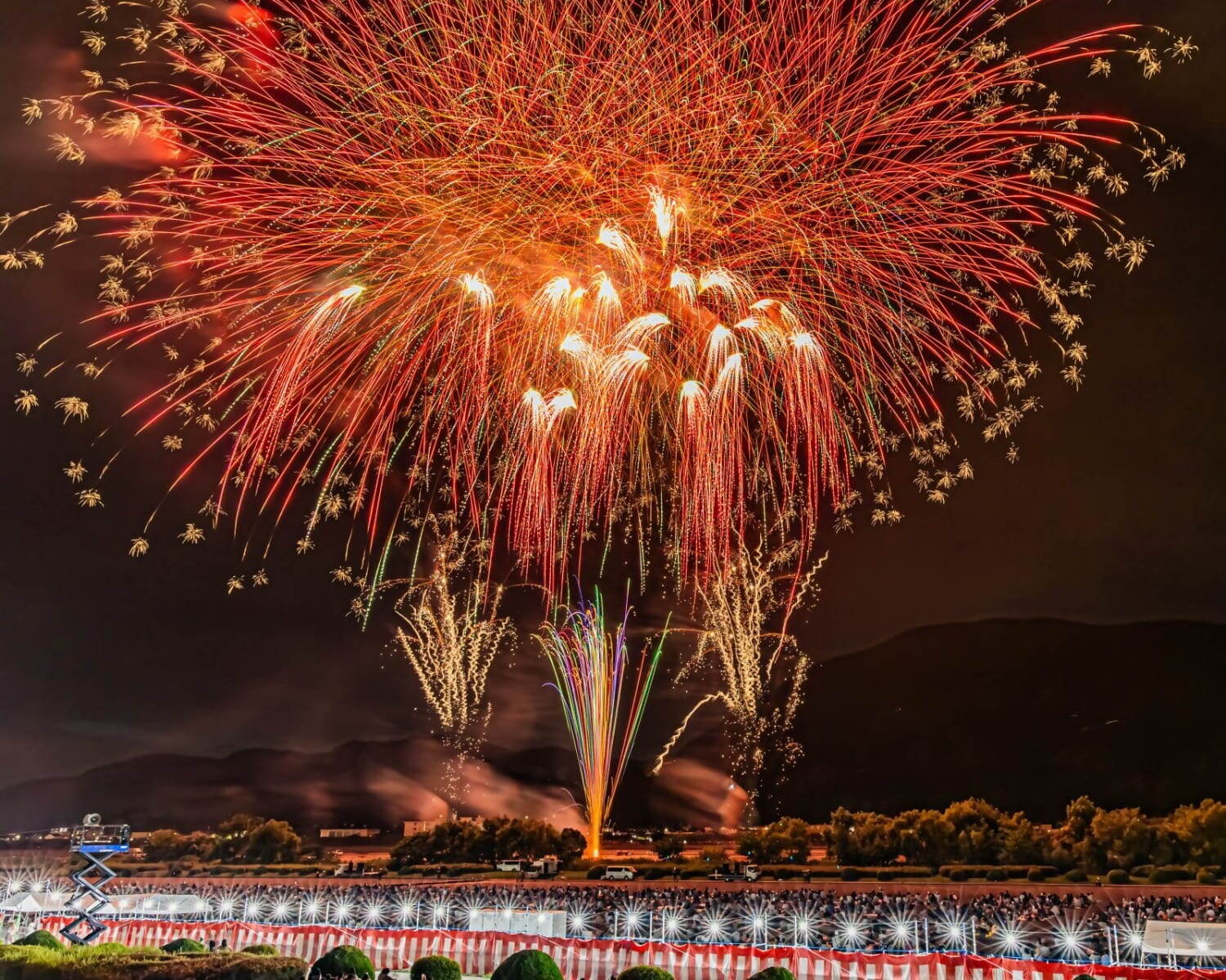 「安倍川花火大会 2025」静岡・安倍川河川敷で開催、県内最大級の花火＆ドローンショー｜写真1