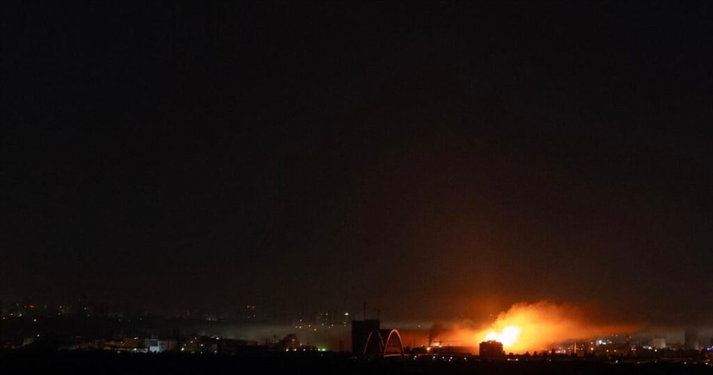 ウクライナ東部のアラートサウンドとして、ロシアの空軍攻撃はキエフで5を負傷します