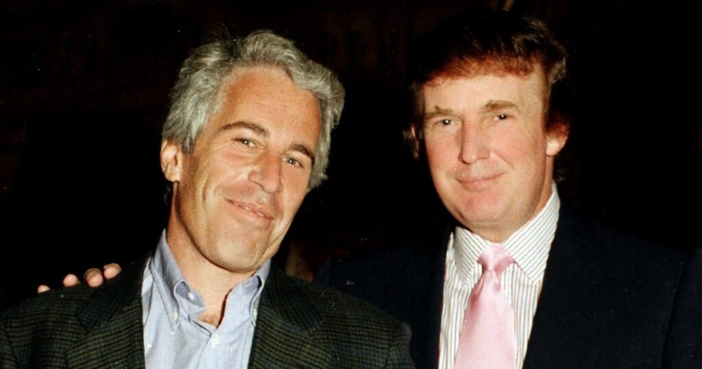 ホワイトハウスの役人は、エプスタインフォールアウトがトランプの群衆のサイズを削減することを恐れています