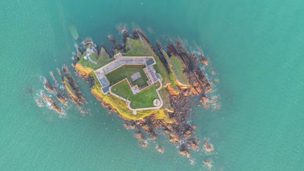 １９世紀の要塞付きプライベートアイランドが売りに　英ウェールズ - CNN.co.jp