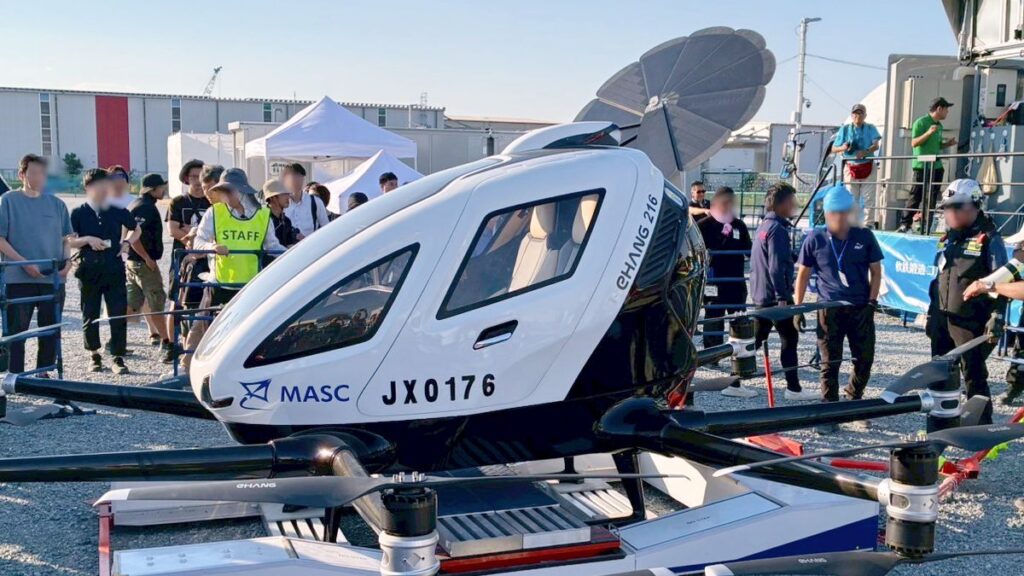 兵庫の空に未来が舞いあがる！斎藤知事も絶賛の「空飛ぶクルマ」デモフライトが実施／ひょうご楽市楽座 ｜いいものタウン - 兵庫県まんなか地域のニュースメディア