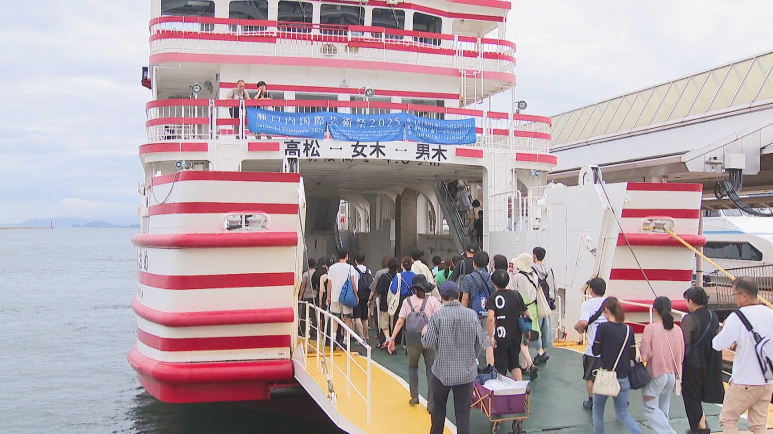 3連休最終日の高松港 瀬戸芸観光客の姿が見られるも…目立った混雑なし | KSBニュース | KSB瀬戸内海放送 3連休最終日の高松港 瀬戸芸観光客の姿が見られるも…目立った混雑なし | KSBニュース | KSB瀬戸内海放送