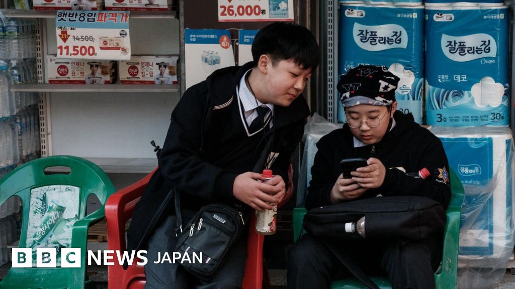 韓国、授業中のスマホ使用を法律で禁止　来年度から全国の学校で - BBCニュース