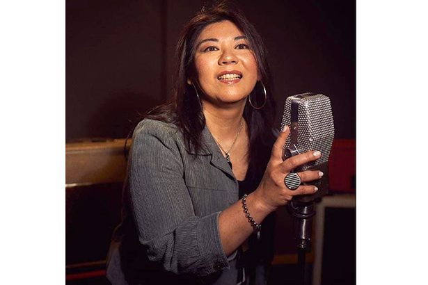 ラジオで活躍 公認アナ　比嘉アレハンドラさん　名門教育機関卒 キャリア30年　スペイン語圏内 卓越の存在　アルゼンチン＜アジア・海外通信員＞