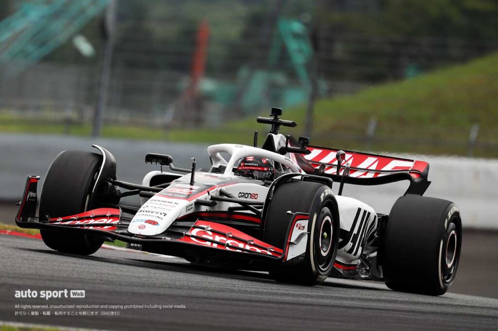坪井翔がF1初ドライブ。ハースF1富士TPCテストで小雨のなか49周&挨拶代わりの1分17秒795 – autosport web ハースF1チームからF1ドライブデビューを果たした坪井翔
