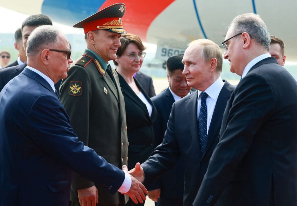 プーチン大統領が天津市に到着、中国主導の外交協議が開始 - Bloomberg