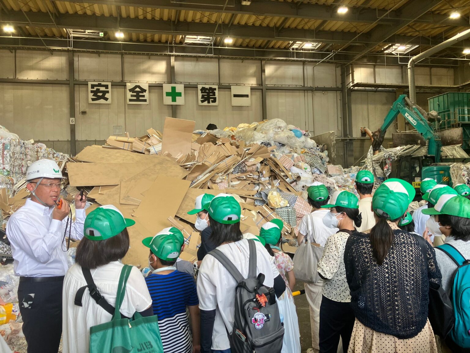 「夏休み小中学生 さんぱい施設見学エコツアー」で京都市内の児童・生徒が当社工場を見学 | 日本ウエスト株式会社のプレスリリース
