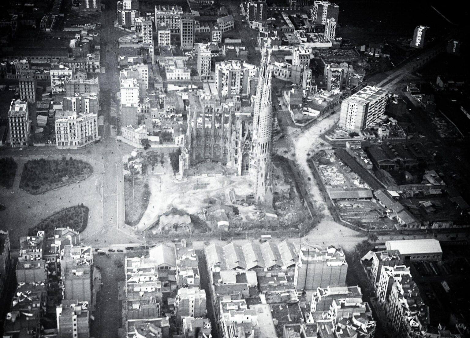 建設中のサグラダファミリア、1930年。