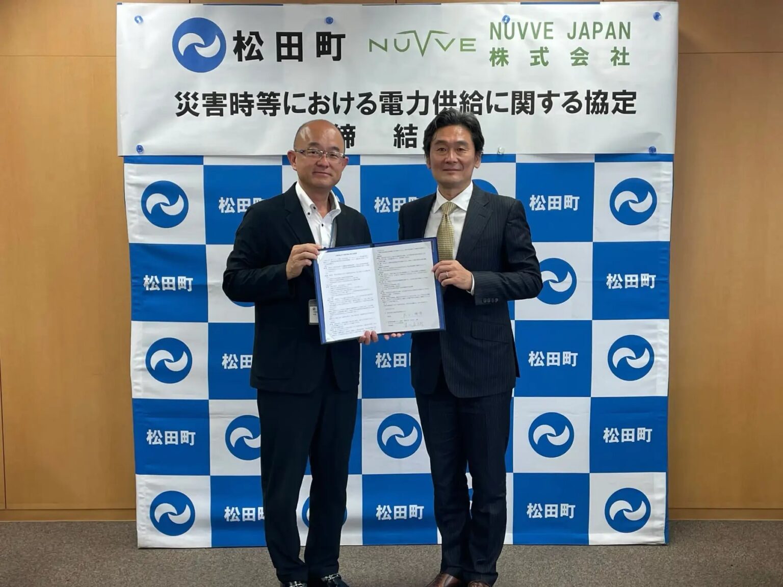 神奈川県・松田町とNUVVE JAPAN、災害時の電力供給協定を締結 EVや蓄電池活用で防災と脱炭素を加速 | AMP[アンプ]