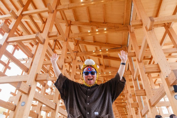 きらびやかな大阪・関西万博のフランス館、その裏でひっそりとJAPANNEXTが支えているのはご存じでしょうか