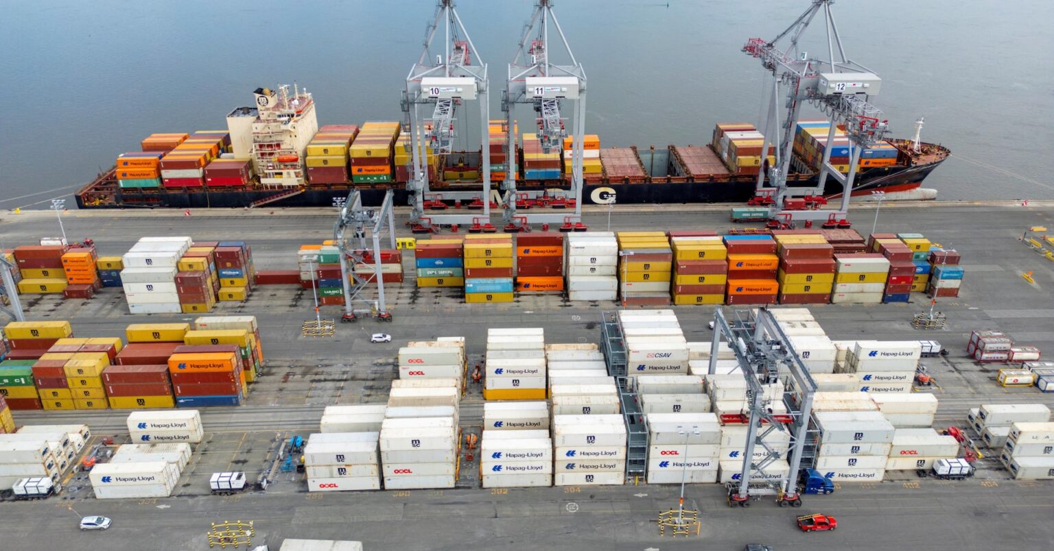 トランプ米大統領、対カナダ関税を35％に引き上げ | ロイター