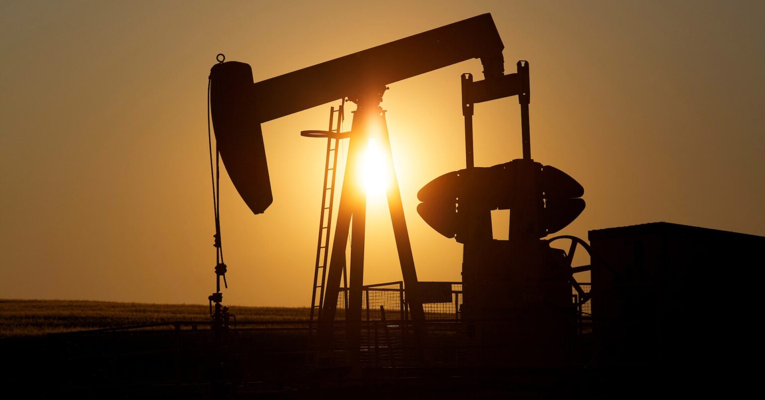 原油先物は続伸、米ＥＵ貿易合意や米中関税戦争休止延長の可能性が支援 | ロイター