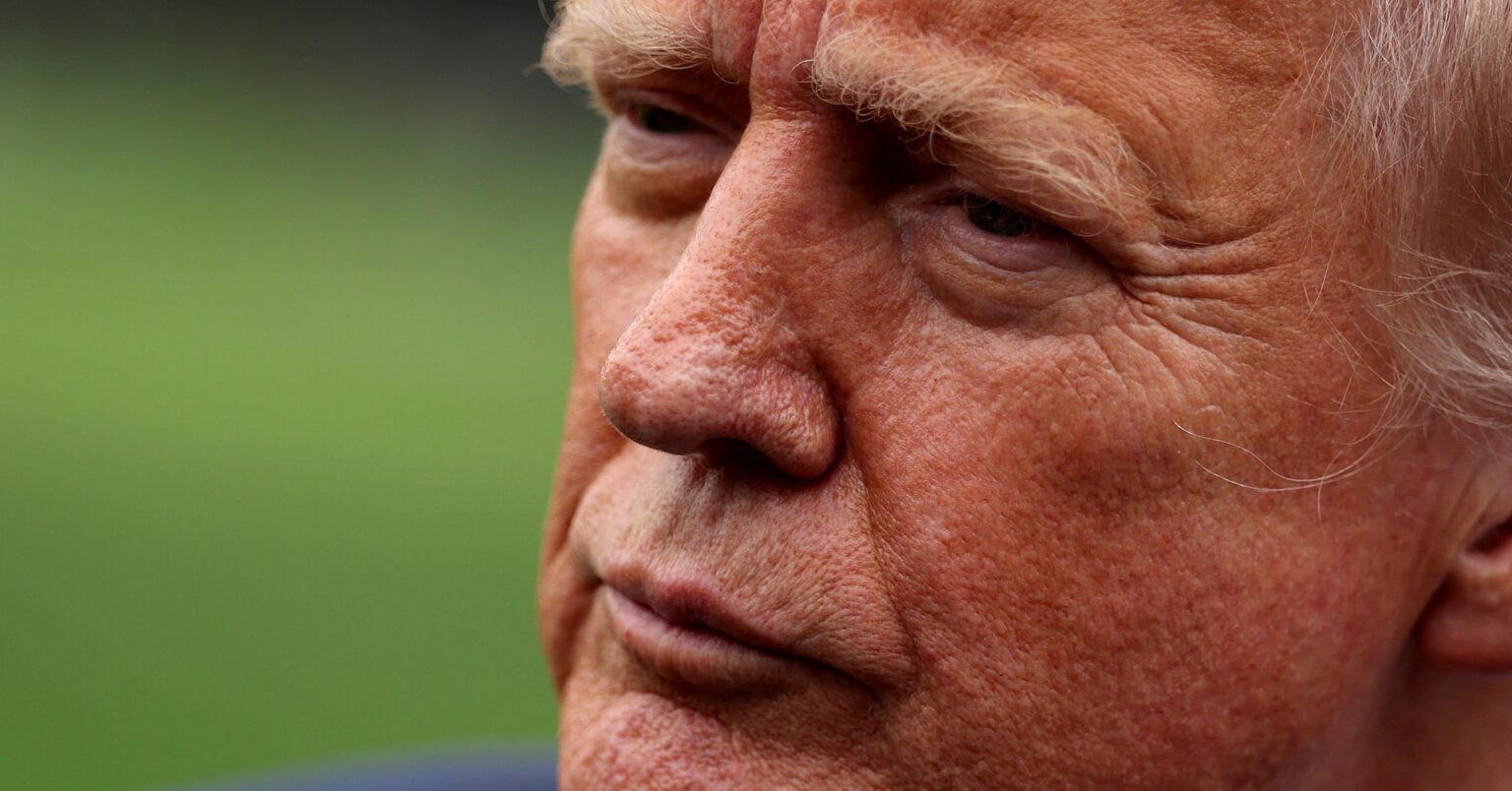 訂正 トランプ氏、「適切な海域」に原潜２隻配備を命令　メドベージェフ氏の発言「挑発的」 | ロイター