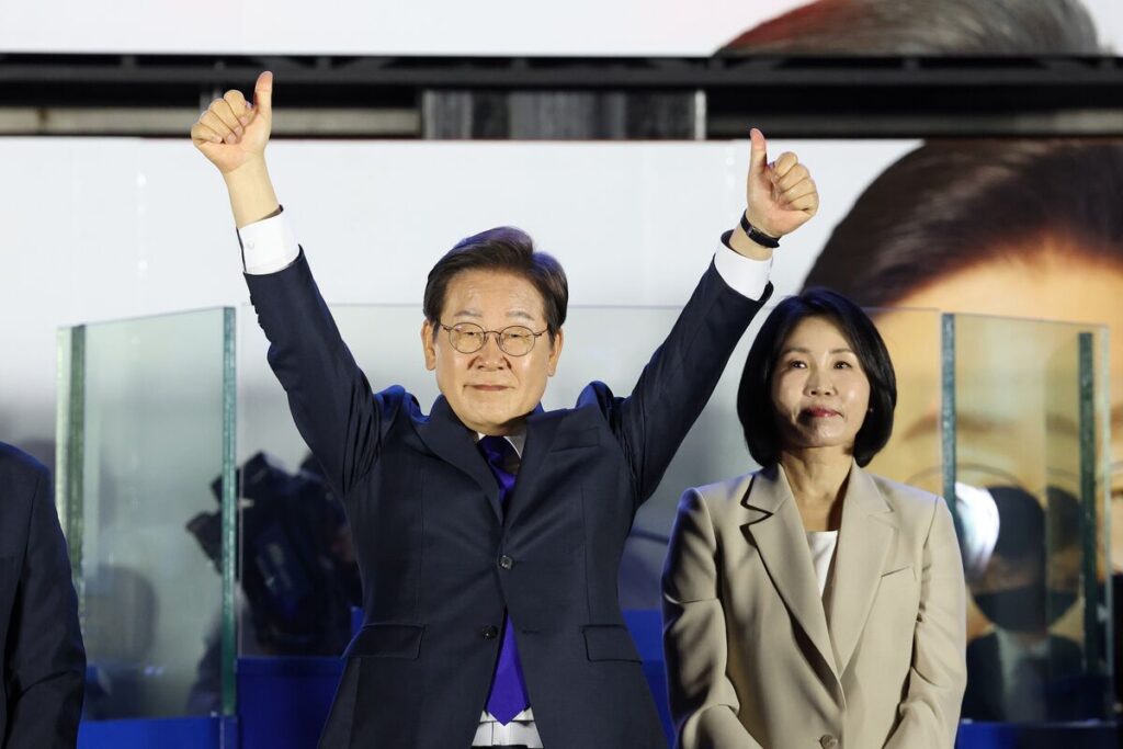 韓国の李大統領、支持率上昇－対米貿易合意で初の外交試練乗り切る - Bloomberg