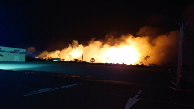 北陸自動車道近くの防風林で大規模火災 野焼きが燃え広がったか 加賀IC〜小松ICで通行止め