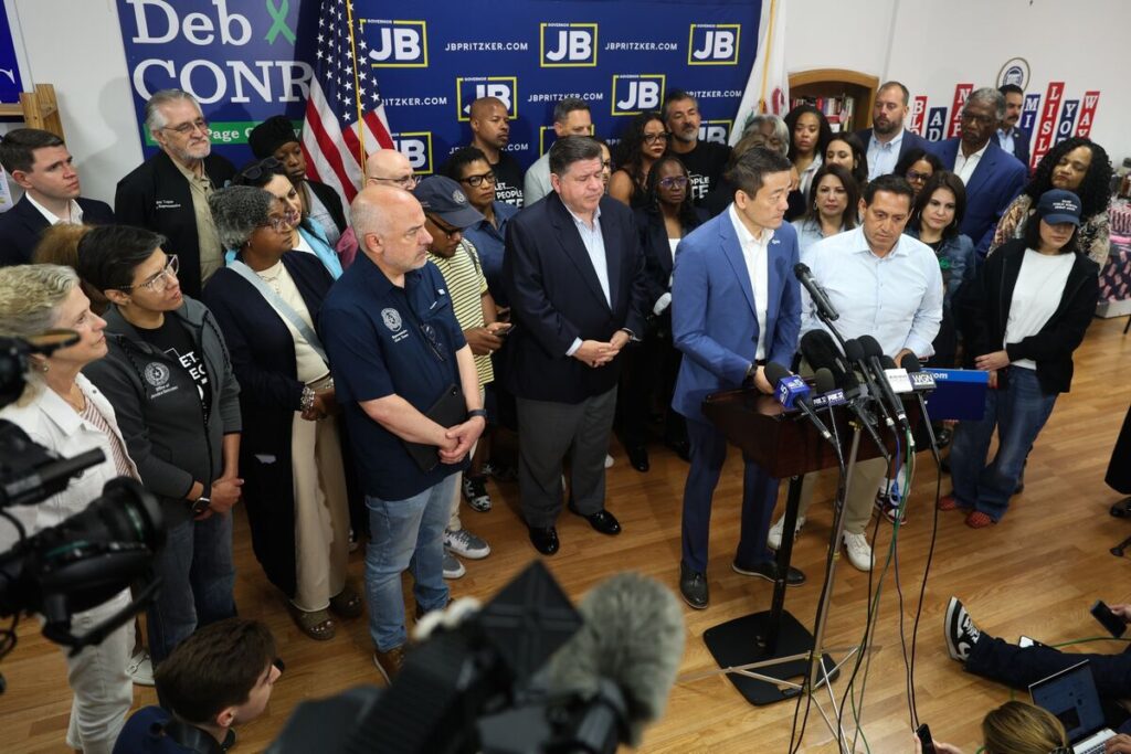 テキサス知事、民主党州議員の逮捕命じる－選挙区割り巡る対立激化 - Bloomberg