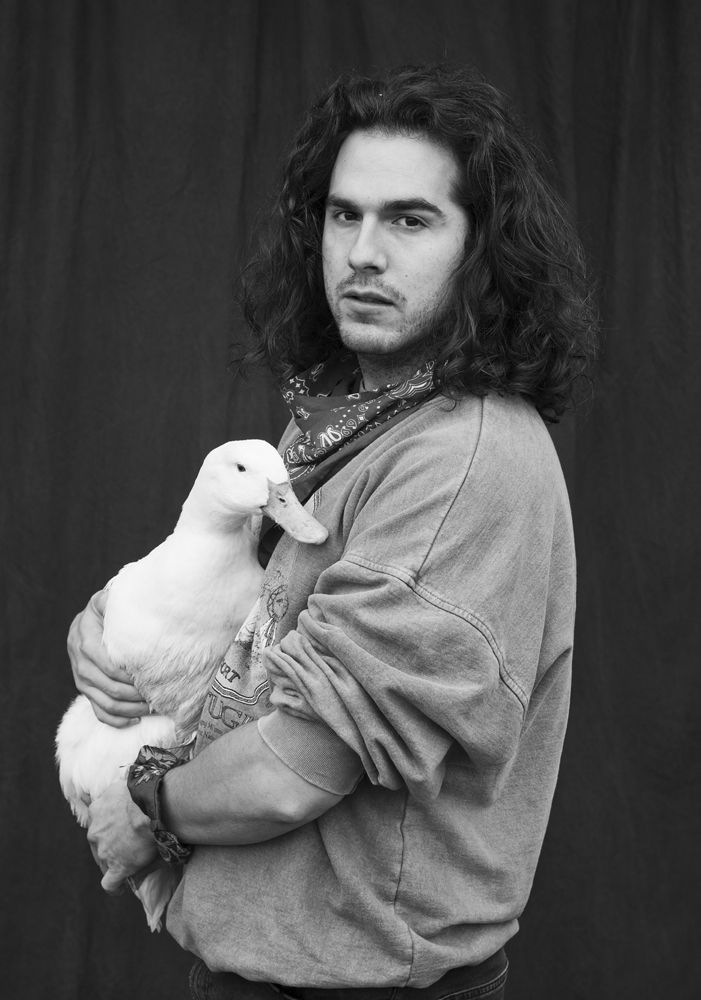 カナダの先住民族出身のジェレミー・ダッチャー、100年以上前に録音された先祖の歌声を現代音楽に蘇らせたその素顔 自国ファーストの時代に多様性の重要性と強さを説くダッチャーの存在が映し出していること(1/4) | JBpress (ジェイビープレス)