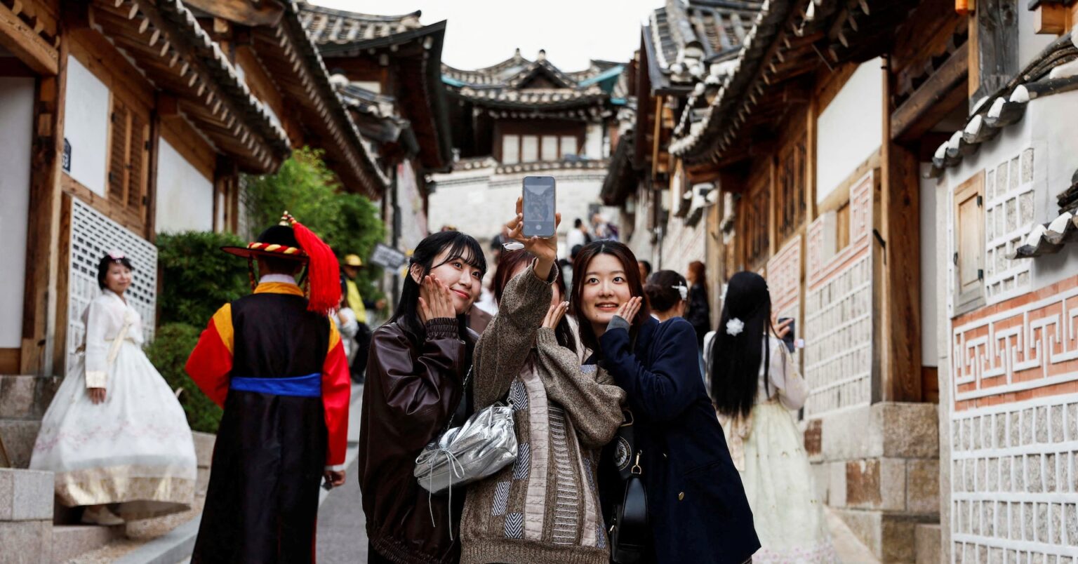 韓国、中国団体客のビザ免除 9月下旬から期間限定 | ロイター 韓国、中国団体客のビザ免除 9月下旬から期間限定 | ロイター