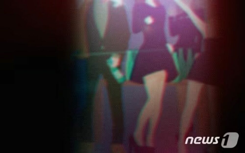 恋人同席のカラオケで“デート嬢”登場…韓国・たまらず出た女性に「もう会わない」宣告　写真枚　国際ニュース：AFPBB News