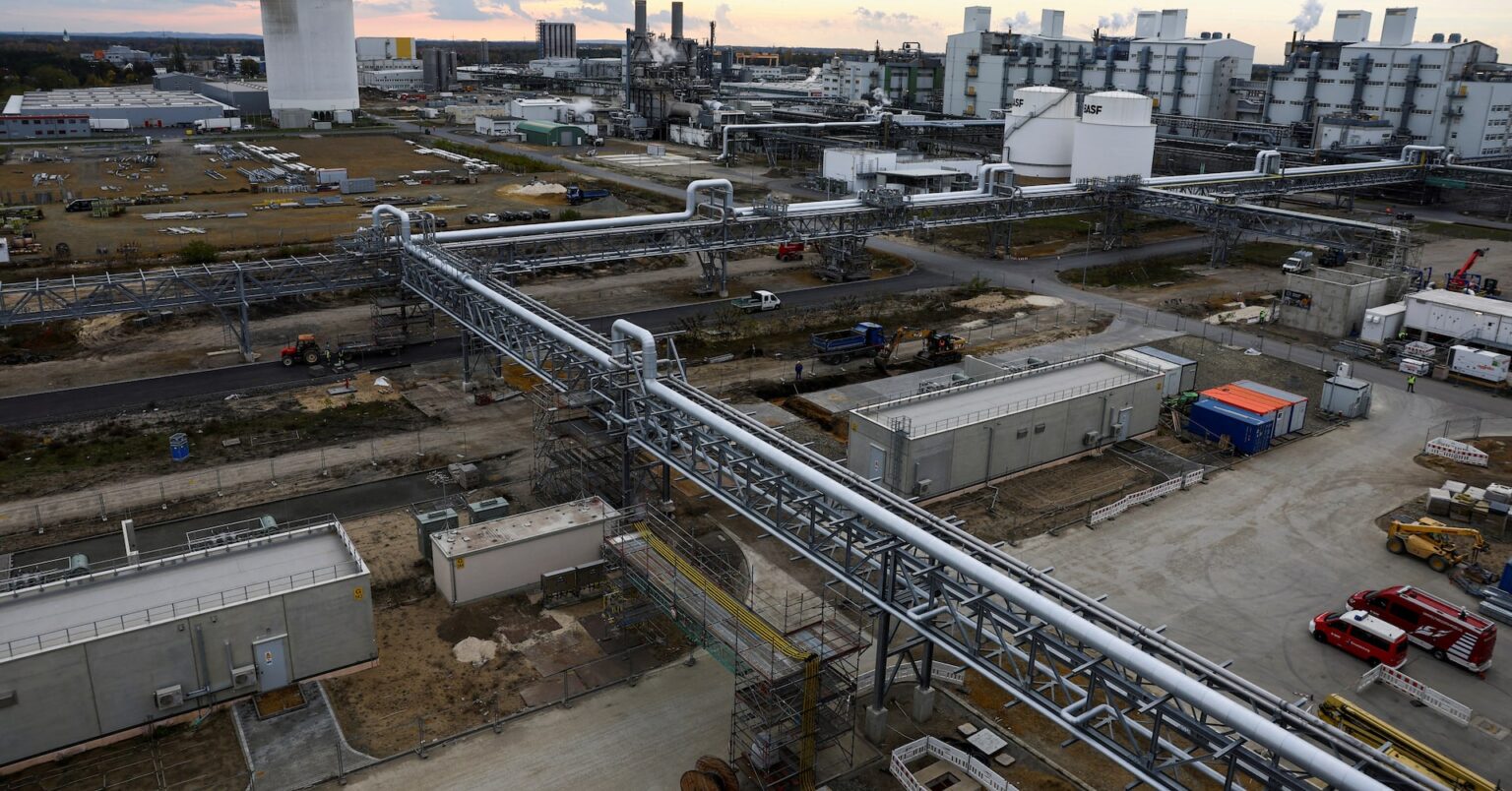 ドイツ鉱工業受注、6月－1％で予想外の減少　ユーロ圏外が低迷 | ロイター