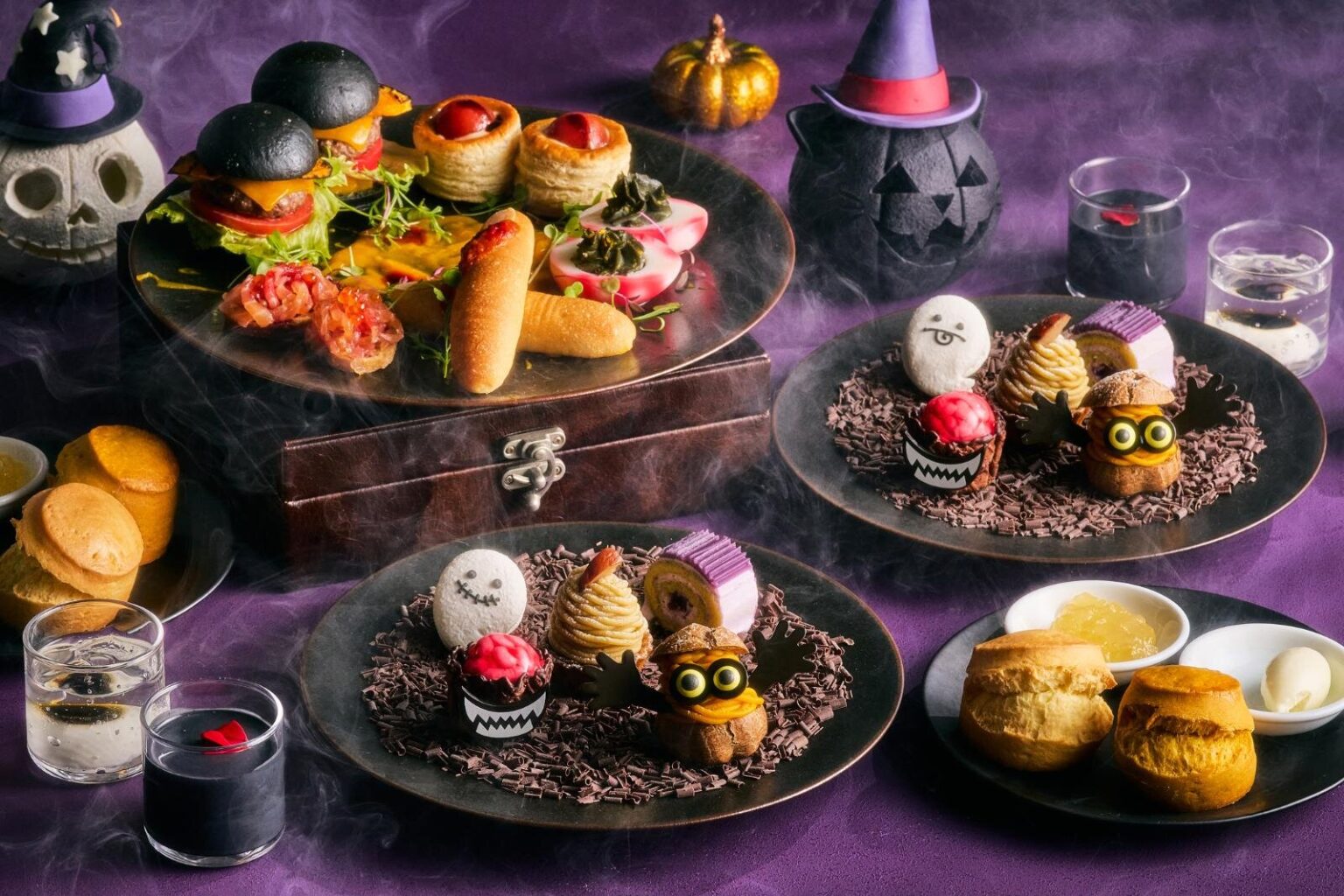 グランド ハイアット 東京のハロウィンアフタヌーンティー、“脳みそ”ラズベリームースや目玉ゼリーなど - ファッションプレス