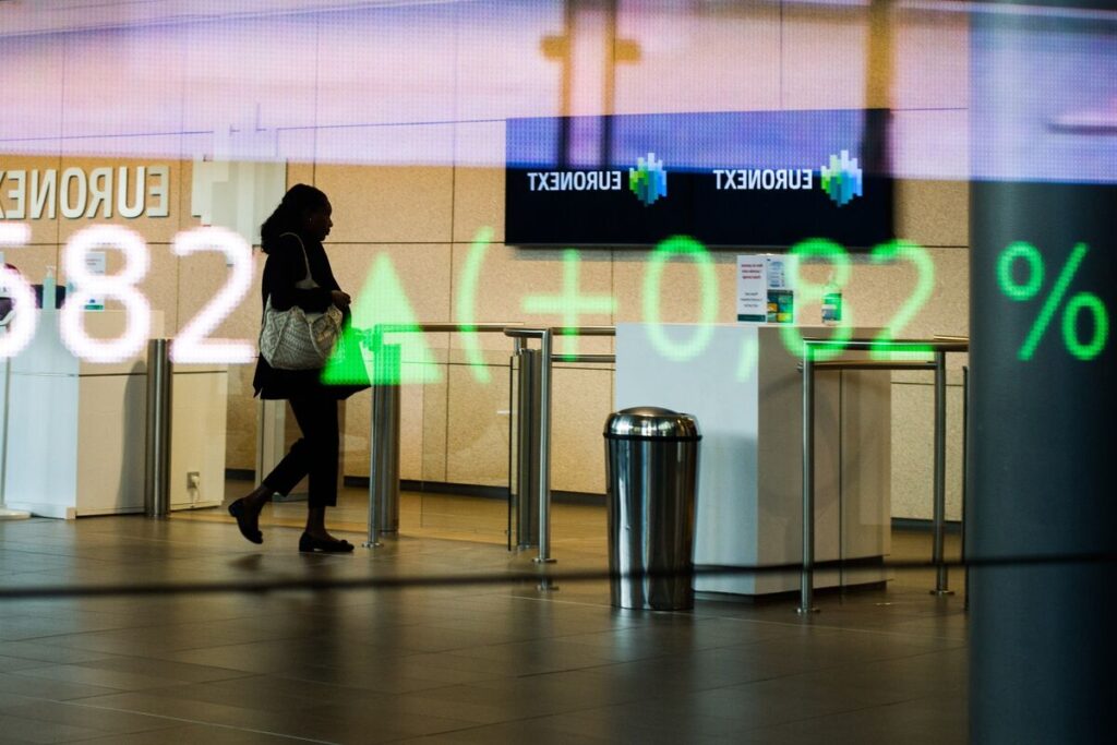 【欧州市況】期待外れの決算、株は小幅下落―ドイツ長期債利回り上昇 - Bloomberg